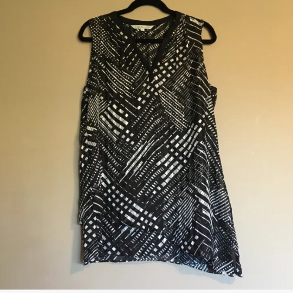 Abstract Print Sleeveless Blouse - Large Petite